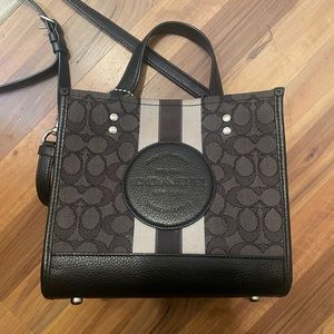 Coach 22 in Dempsey Tote
